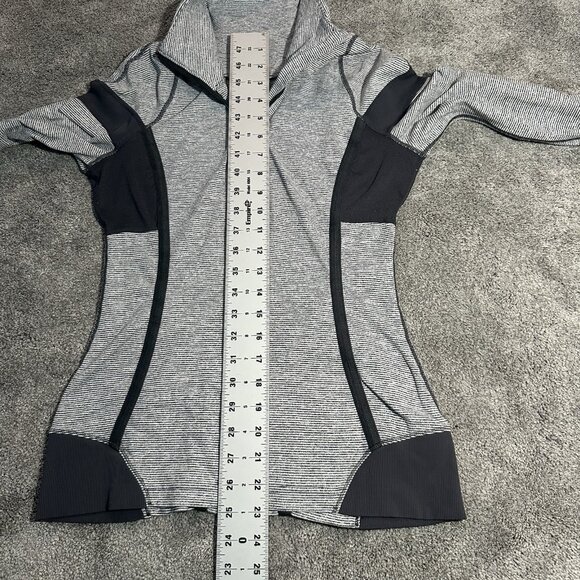 Lululemon Run Inspire 1/2 Half Zip Womens Size 6 Gray Black Striped Athleisure - Picture 15 of 16